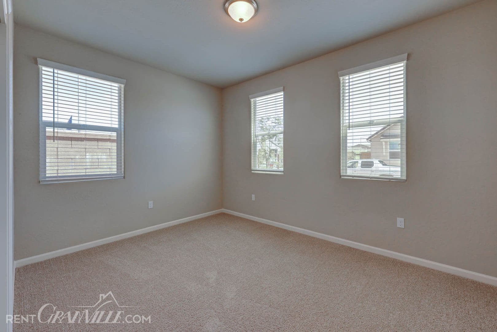 Clovis House: 877 Halford Lane