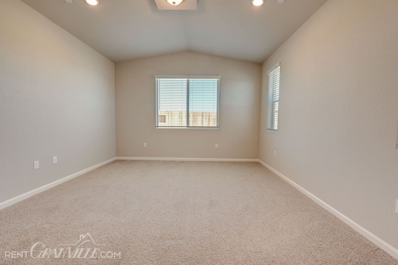 Clovis House: 877 Halford Lane