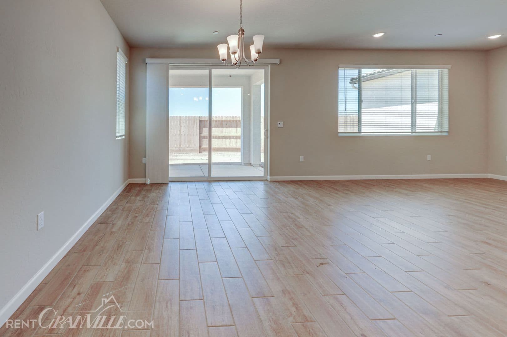 Clovis House: 877 Halford Lane