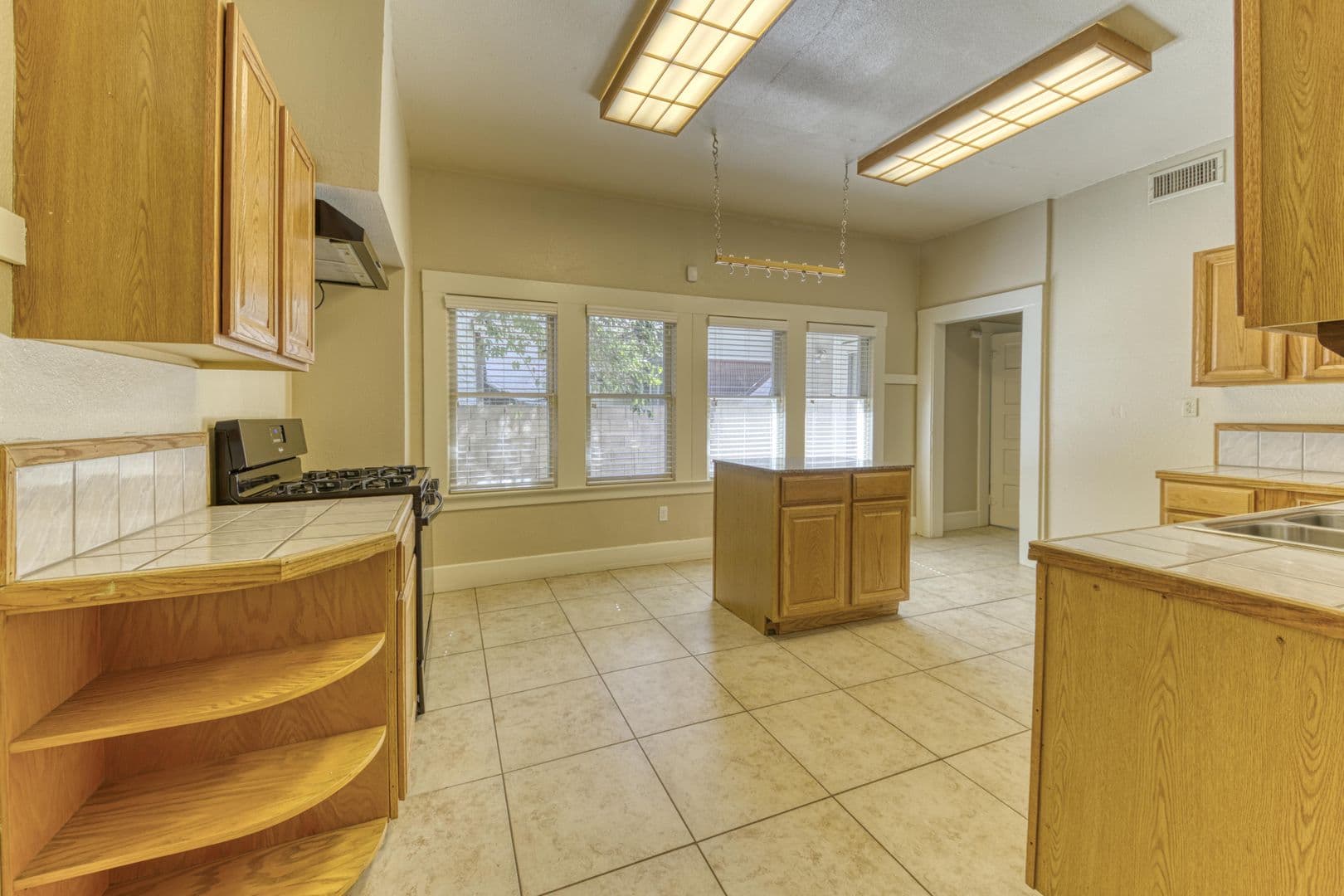 Fresno House: 734 E Peralta