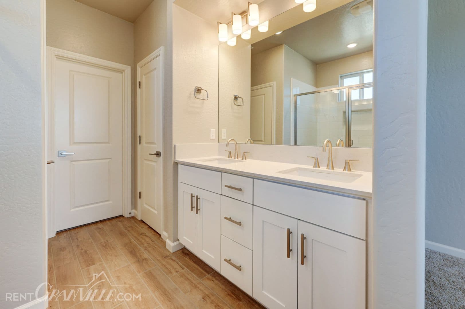 Clovis House: 877 Halford Lane
