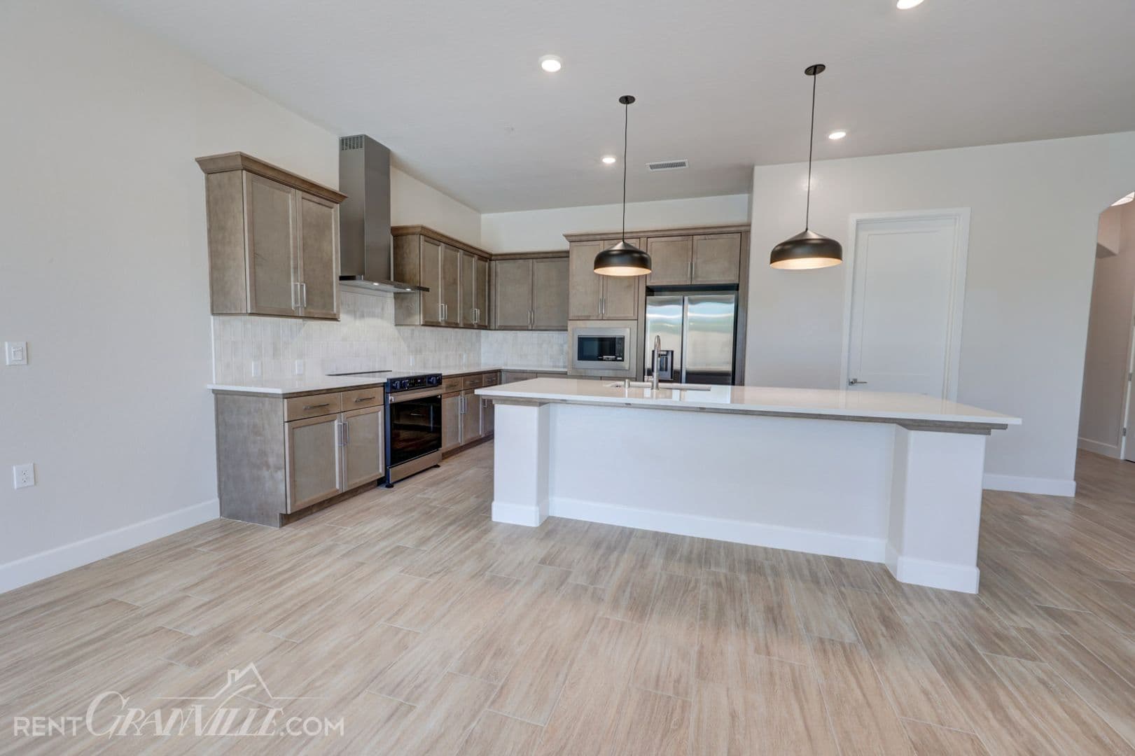 Fresno House: 1316 E Santa Ana Dr