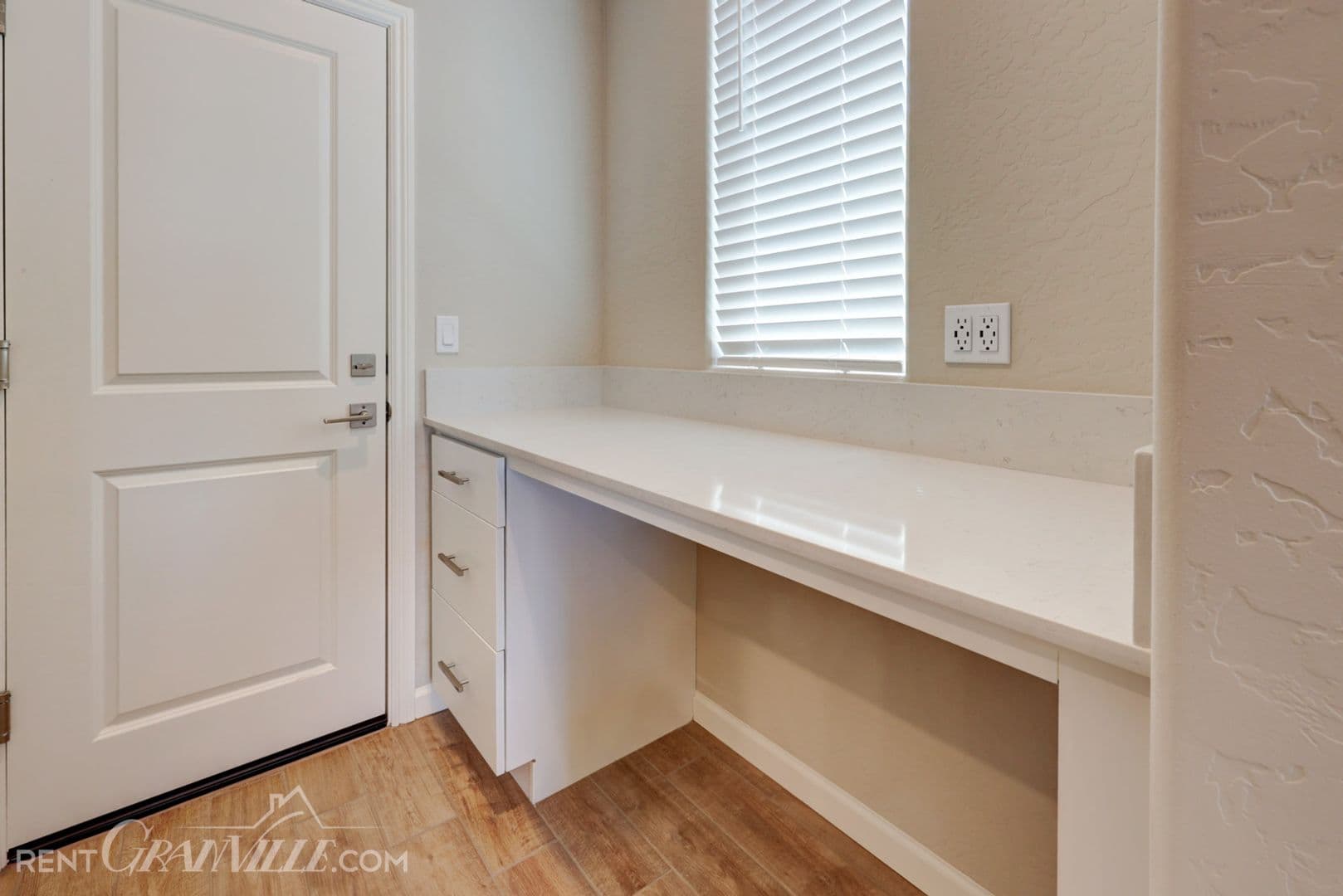 Clovis House: 877 Halford Lane