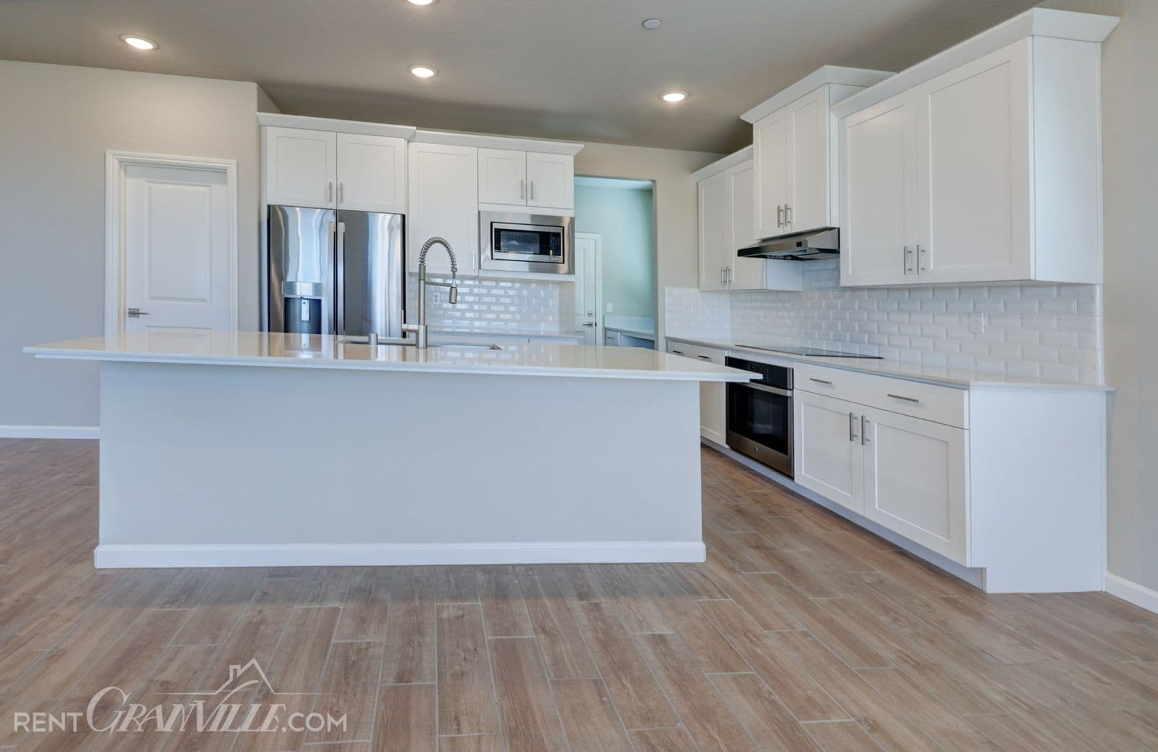 Clovis House: 877 Halford Lane