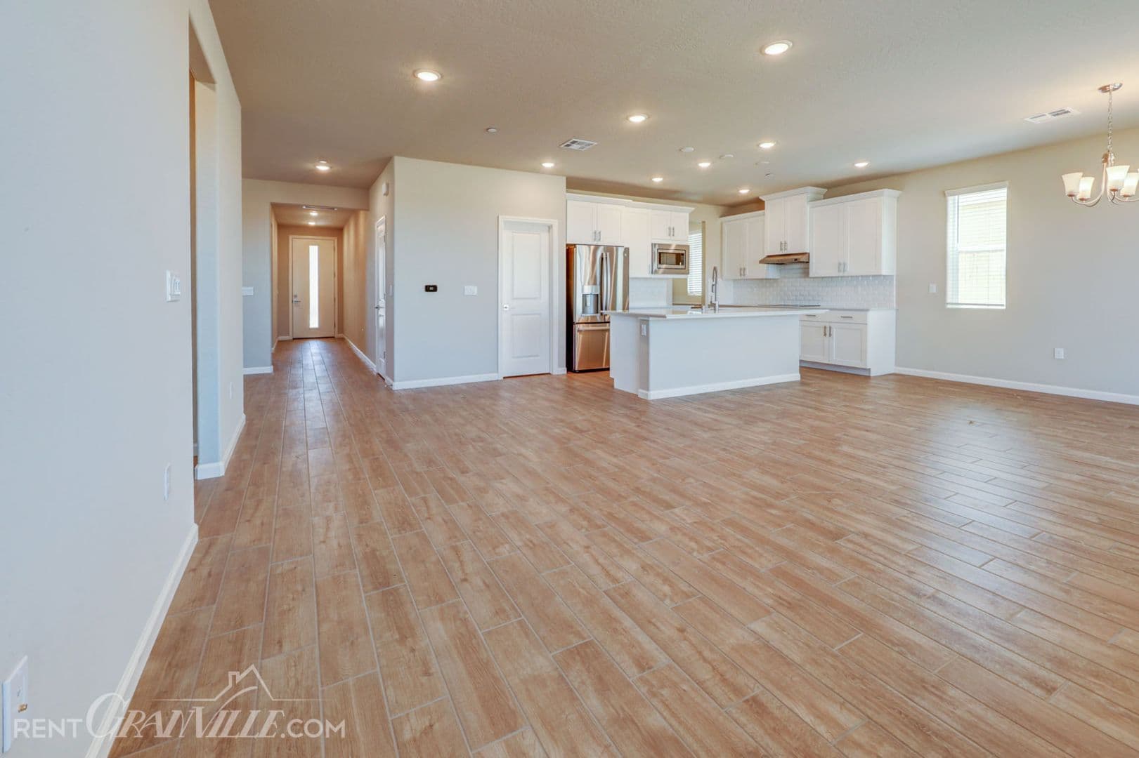 Clovis House: 877 Halford Lane
