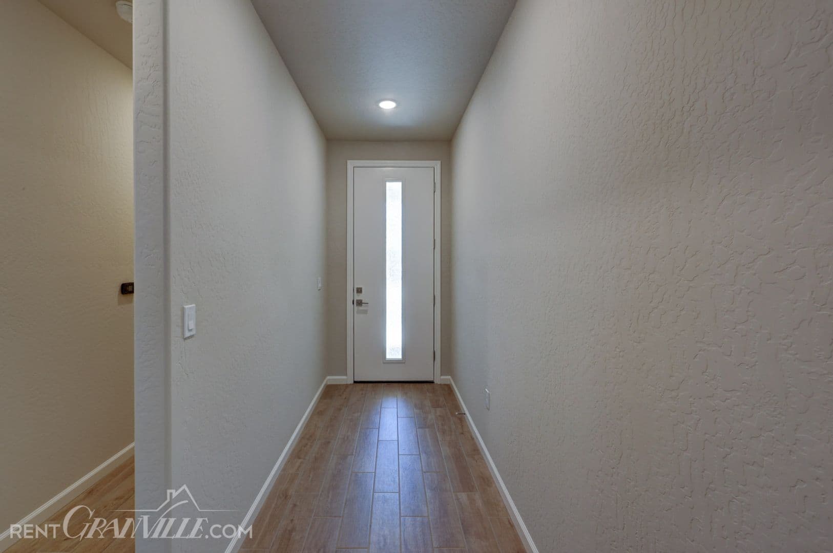 Clovis House: 877 Halford Lane