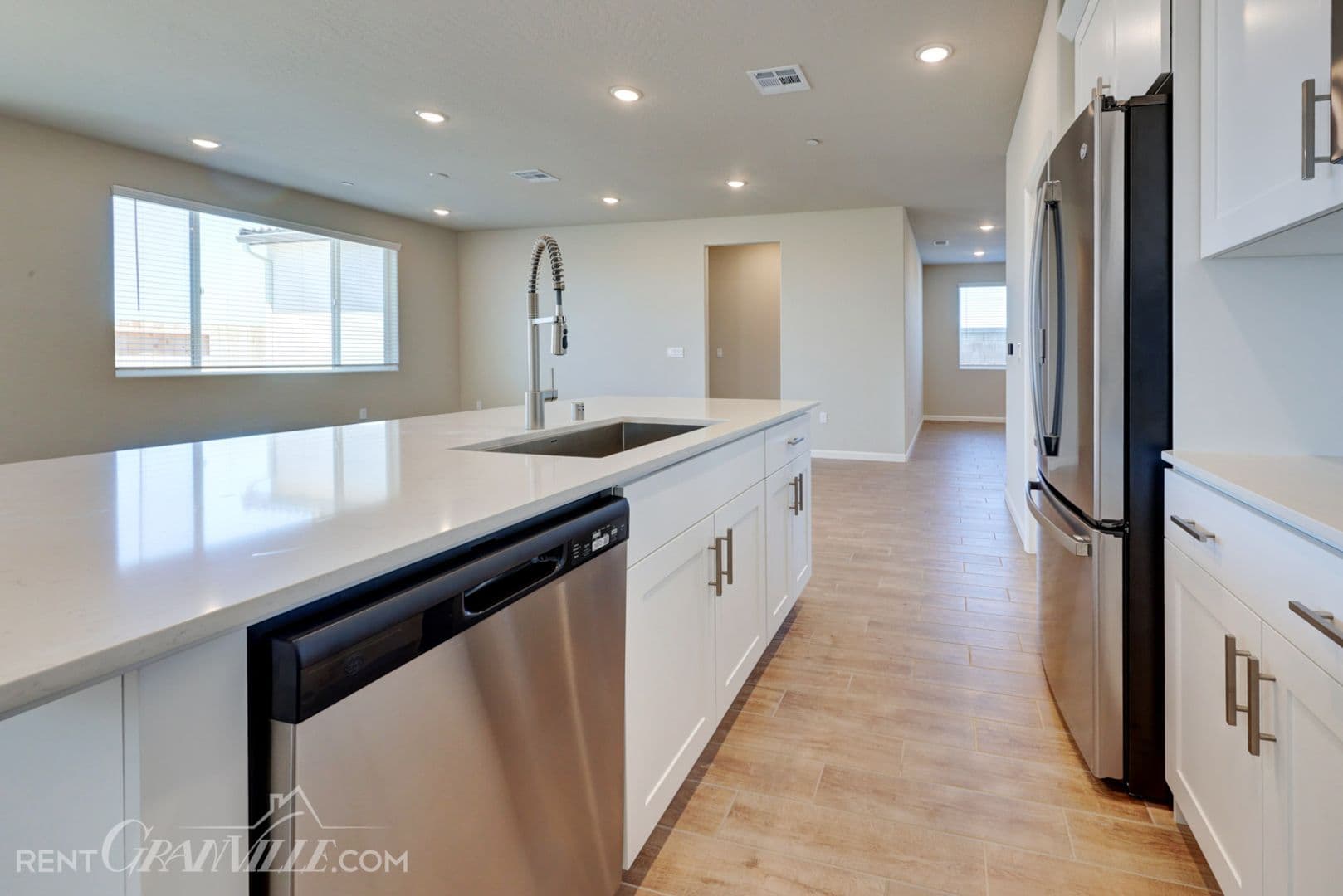 Clovis House: 877 Halford Lane