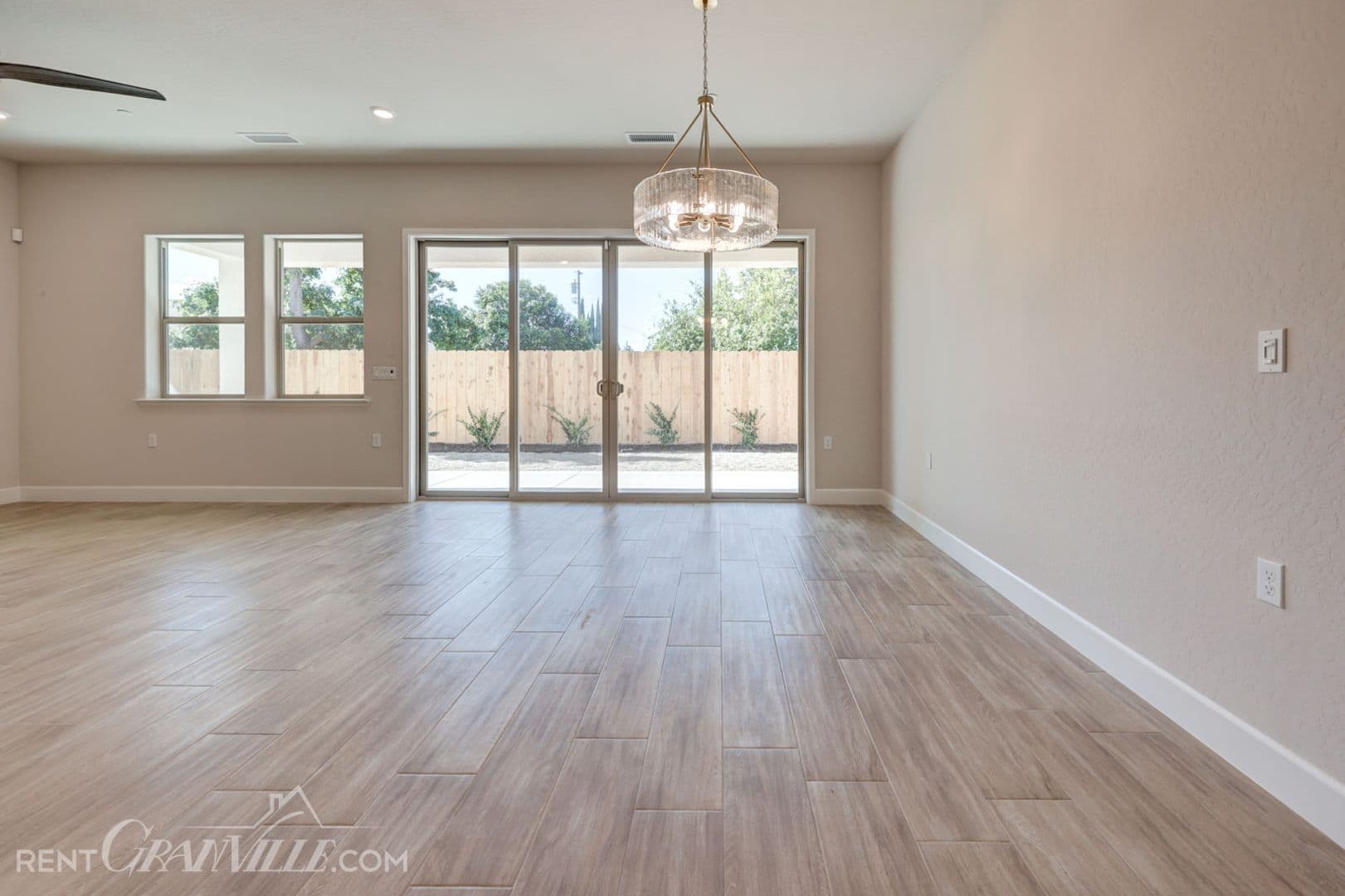 Fresno House: 1316 E Santa Ana Dr