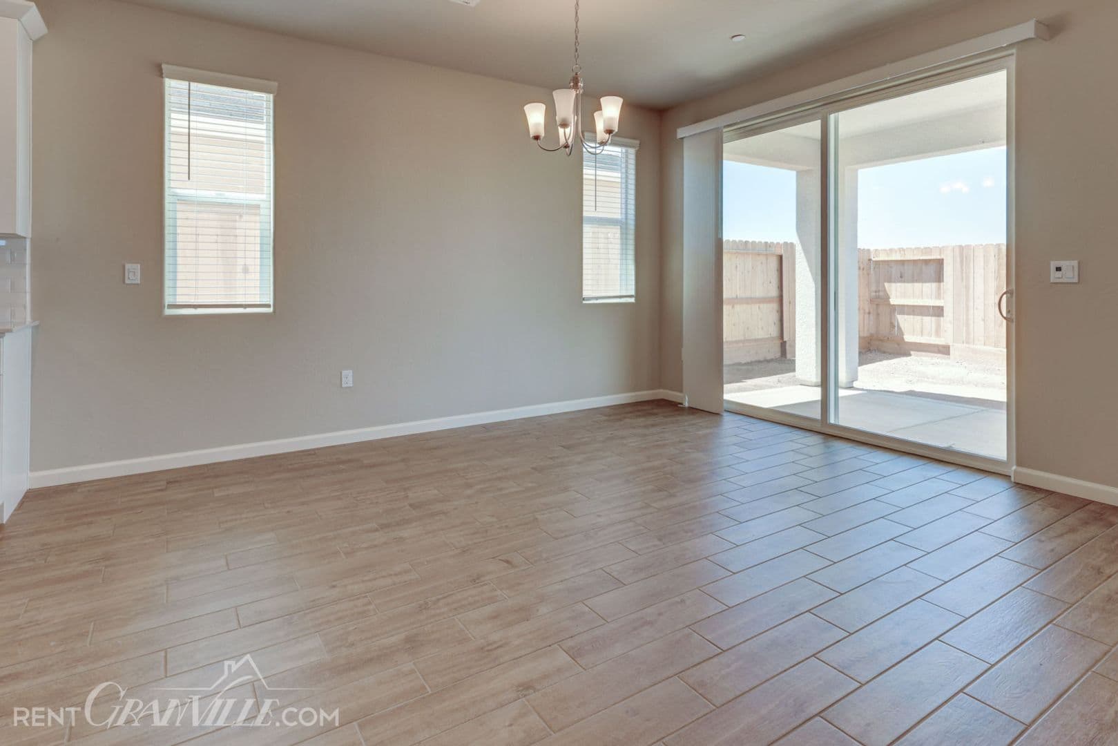 Clovis House: 877 Halford Lane