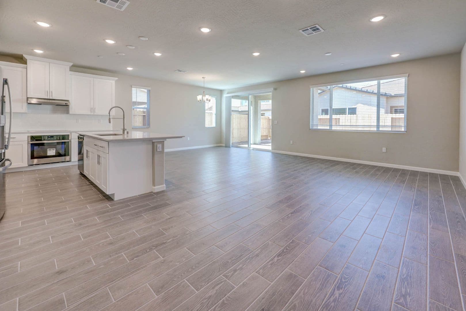Clovis House: 853 Eclipse Lane