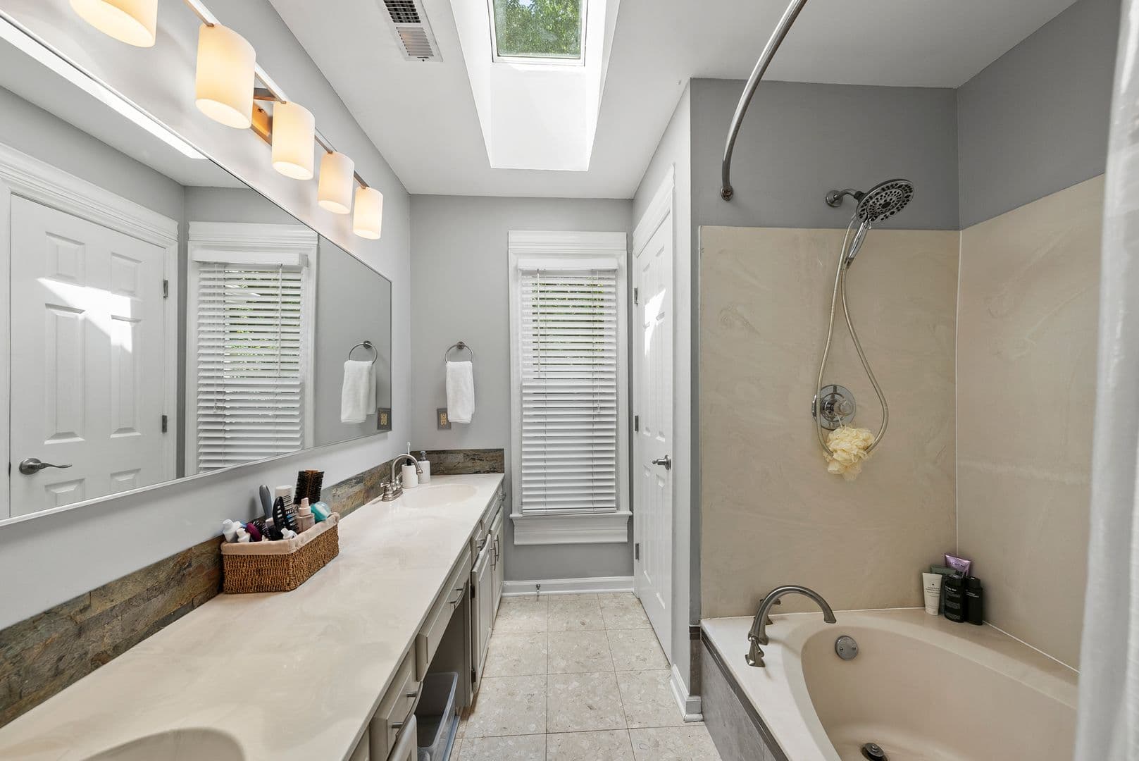 Durham House: 4006 Kettering DR