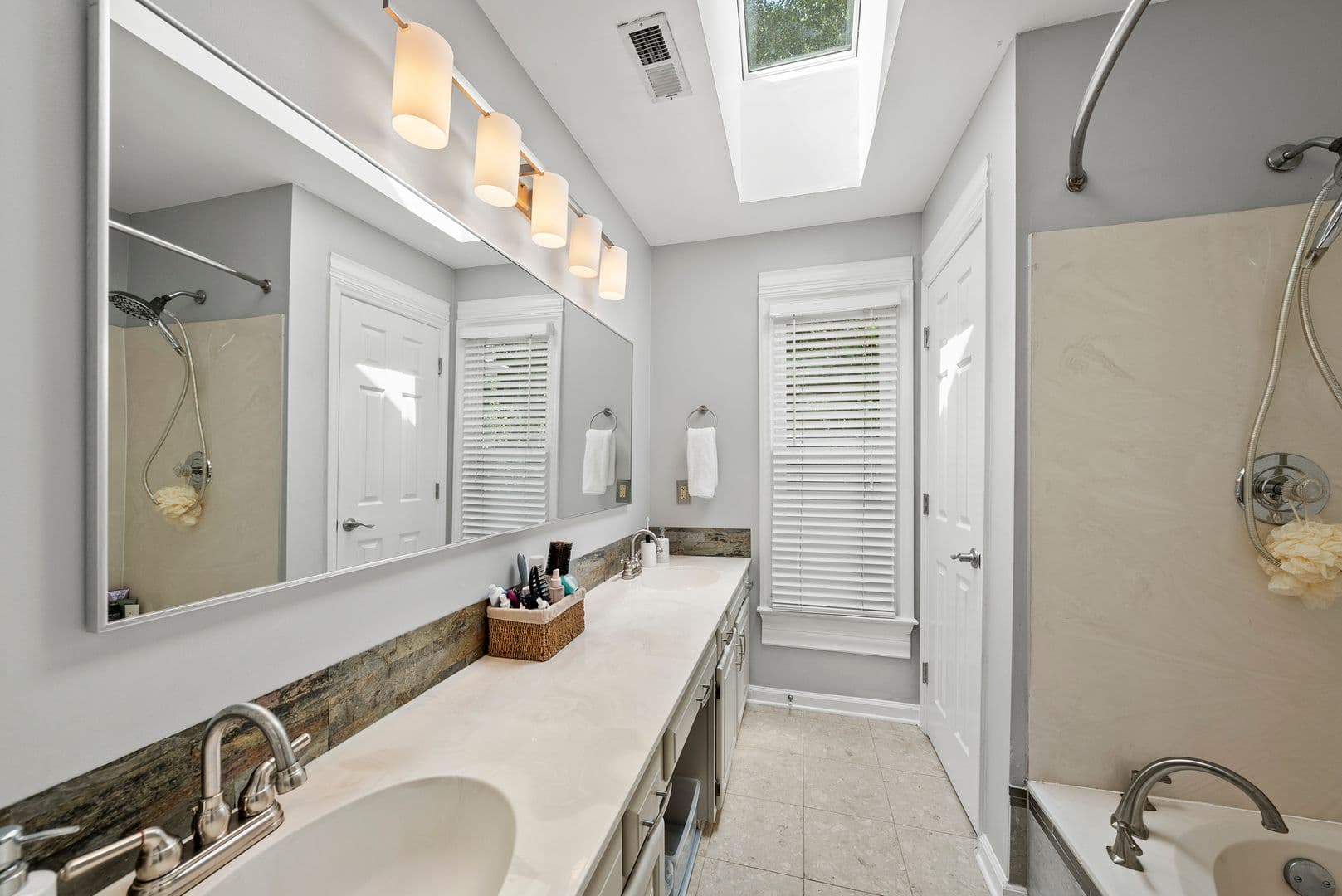 Durham House: 4006 Kettering DR