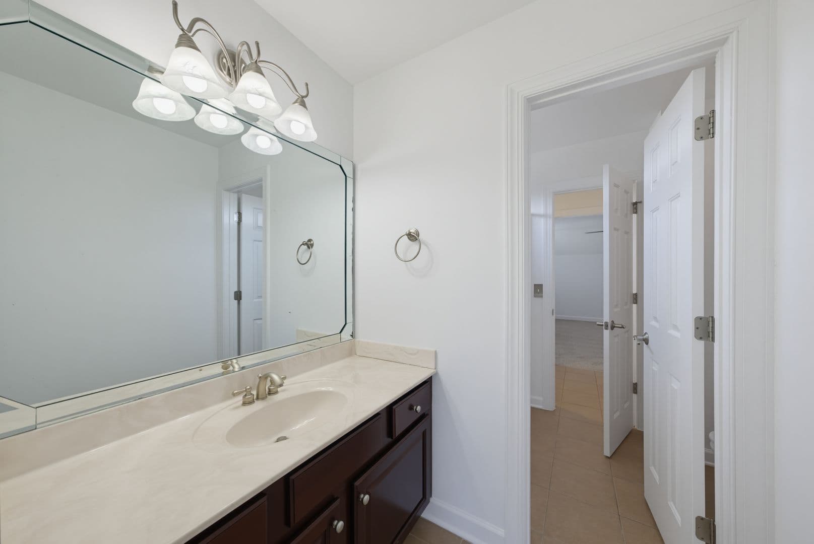 Raleigh House: 2912 Oak Bridge Drive