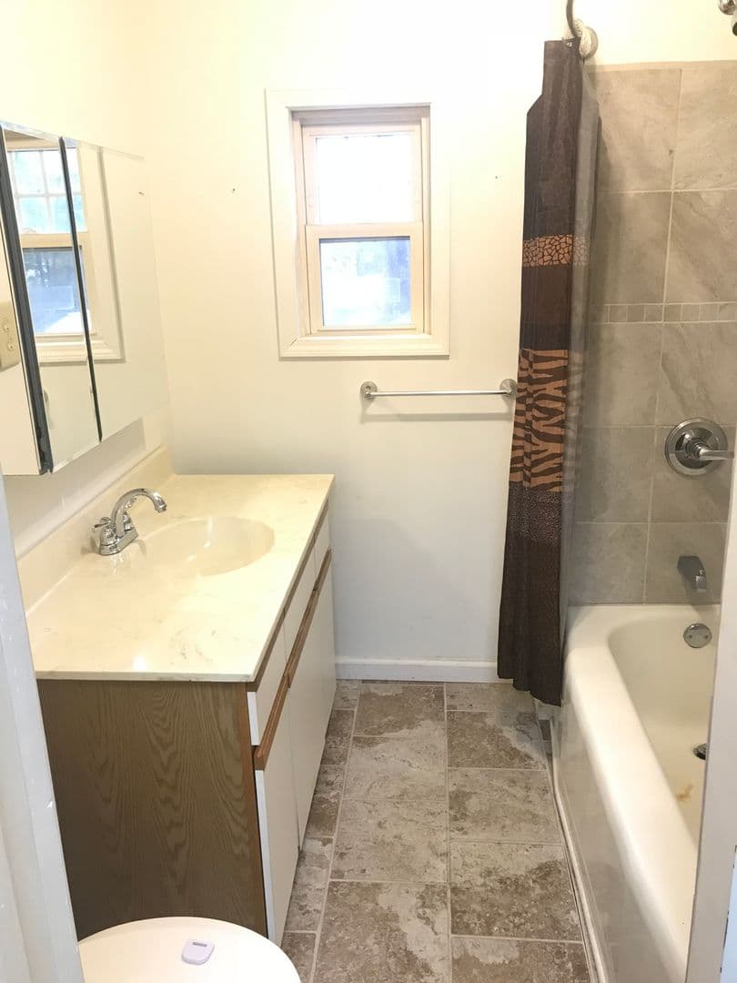 Adrian Apartment: 349 E Church St