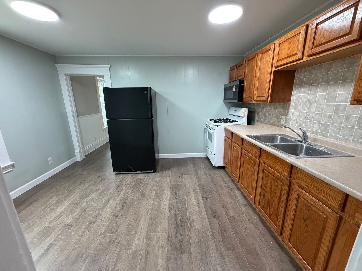 Adrian Apartment: 615 E. Maumee Street