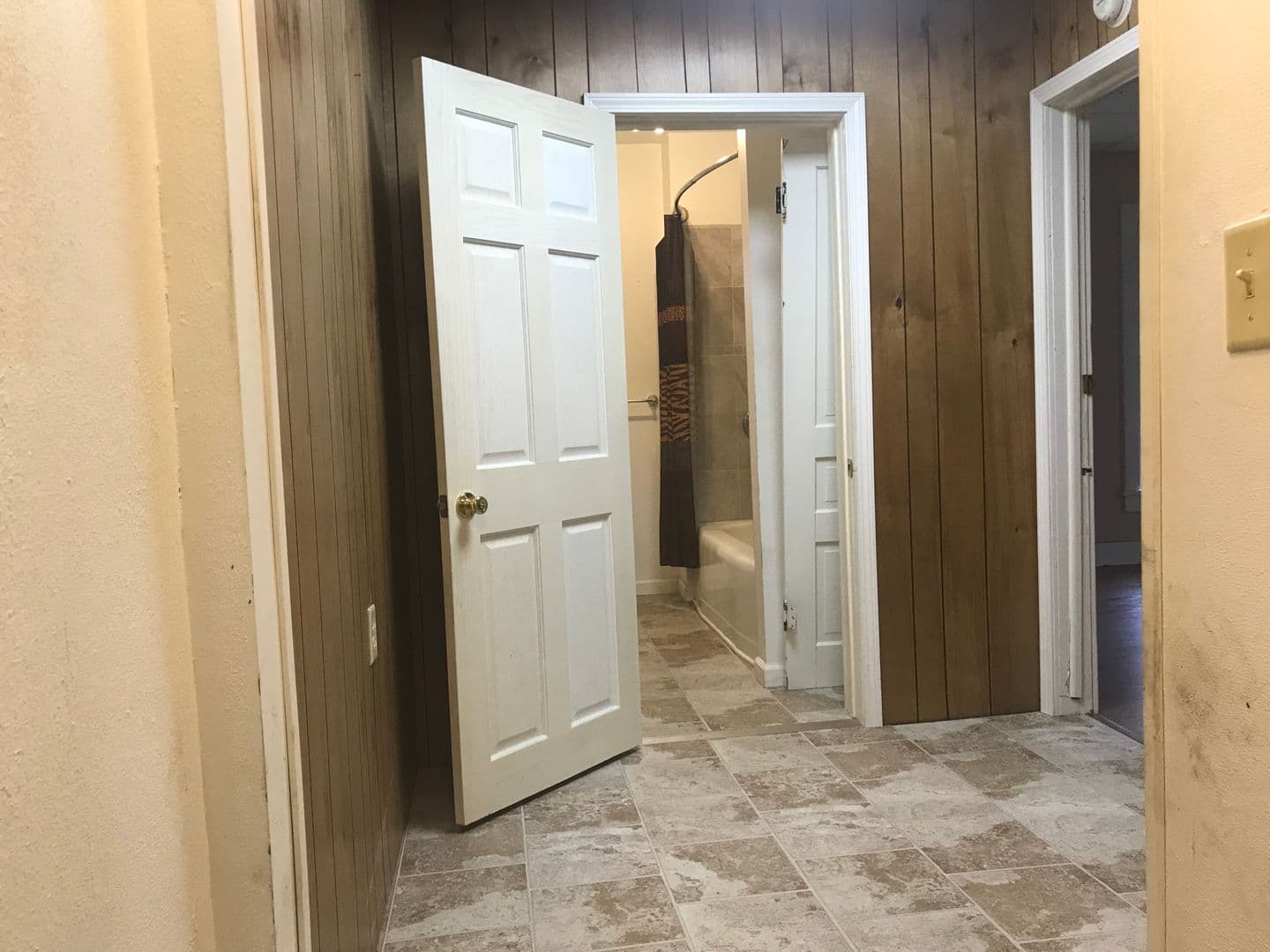 Adrian Apartment: 349 E Church St