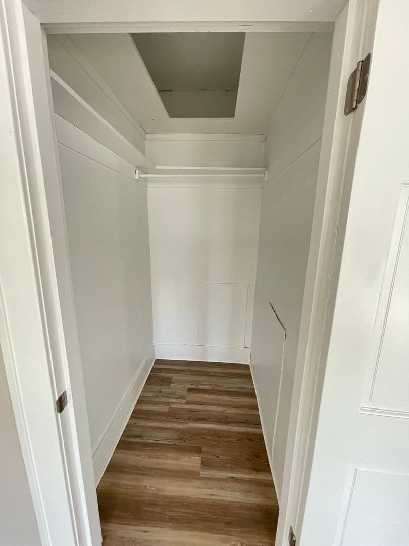 Adrian Apartment: 337 E Church St