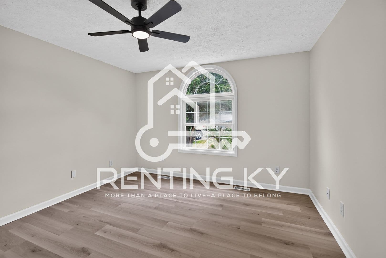 Frankfort House: 119 River Oak Drive