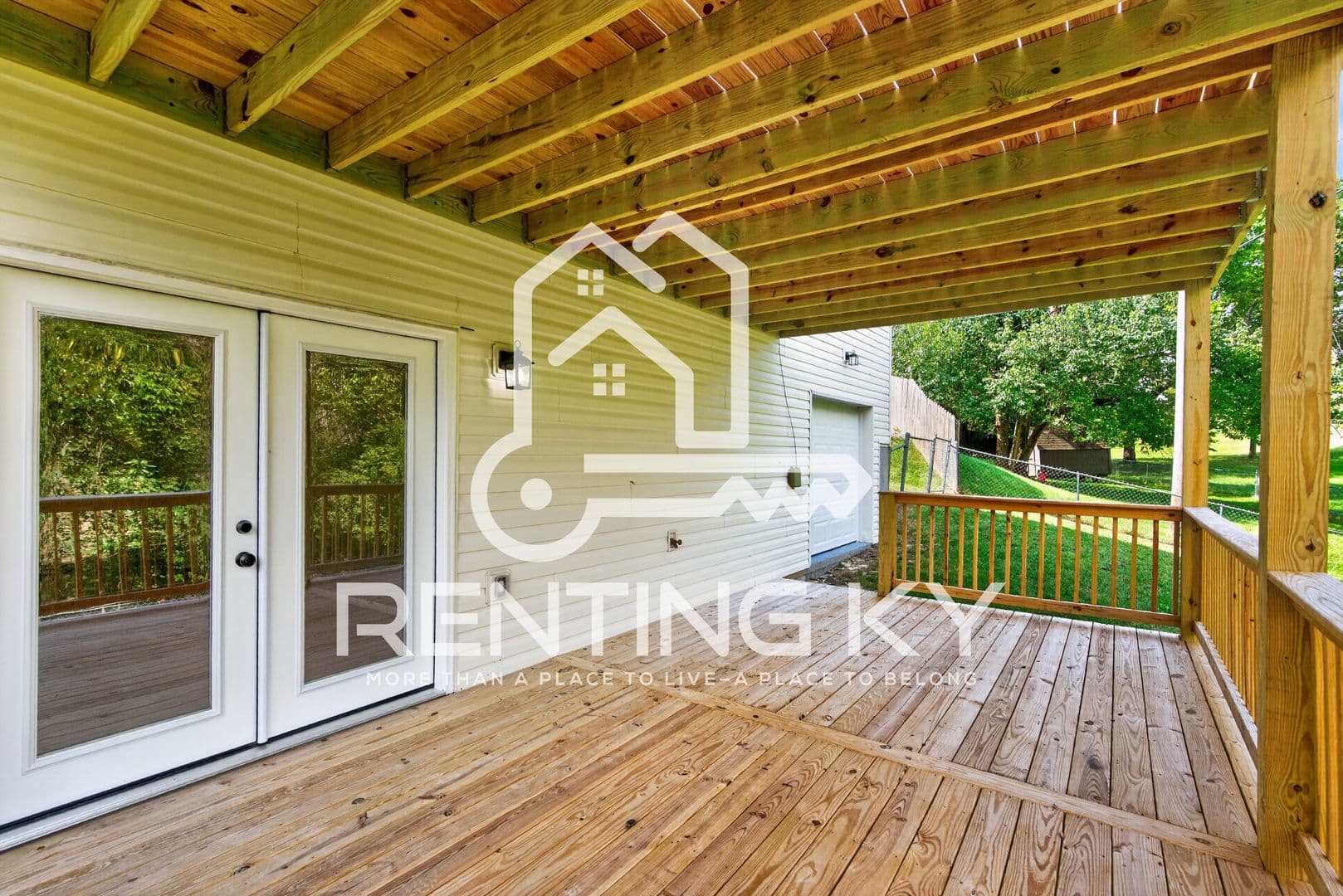 Frankfort House: 119 River Oak Drive