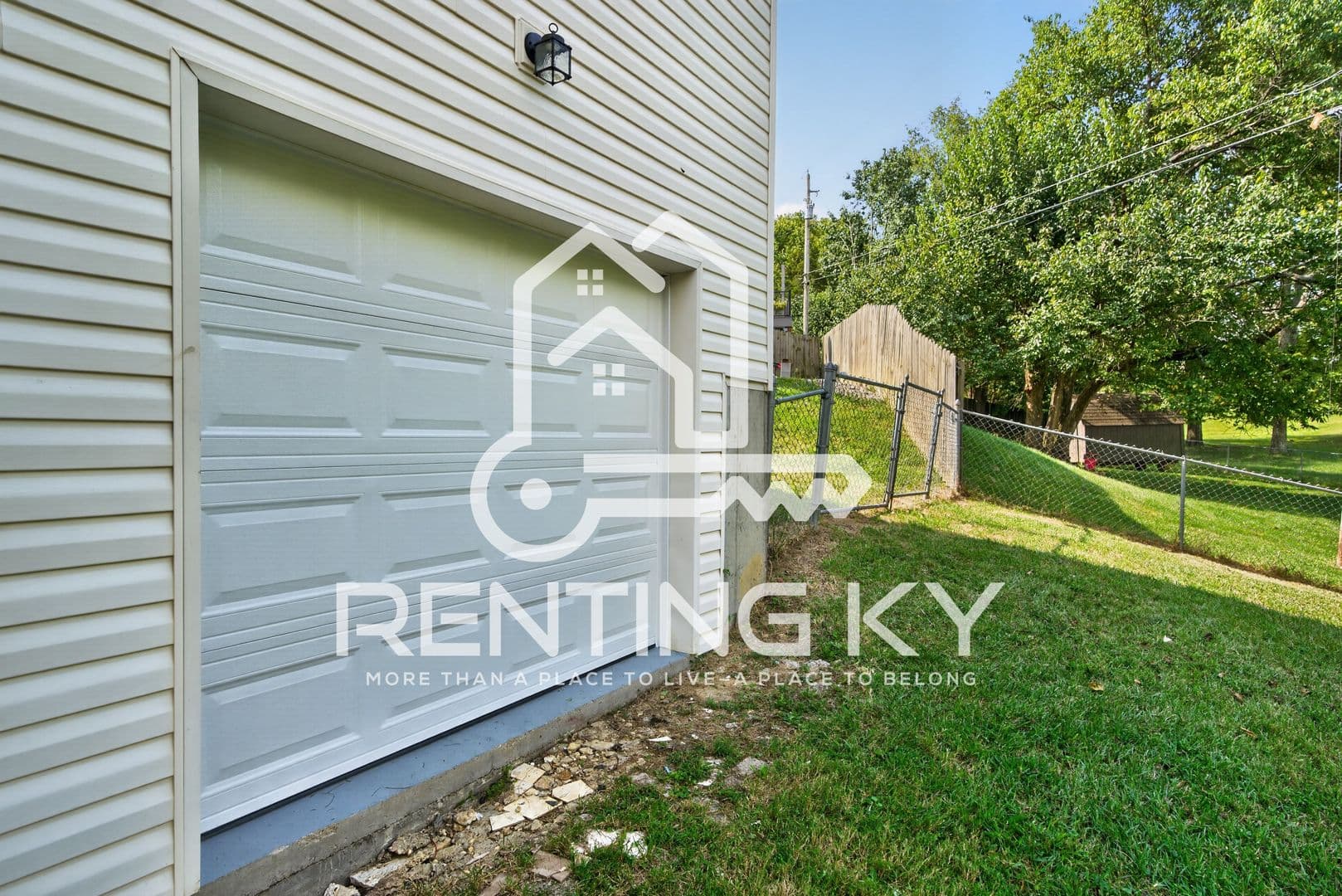 Frankfort House: 119 River Oak Drive