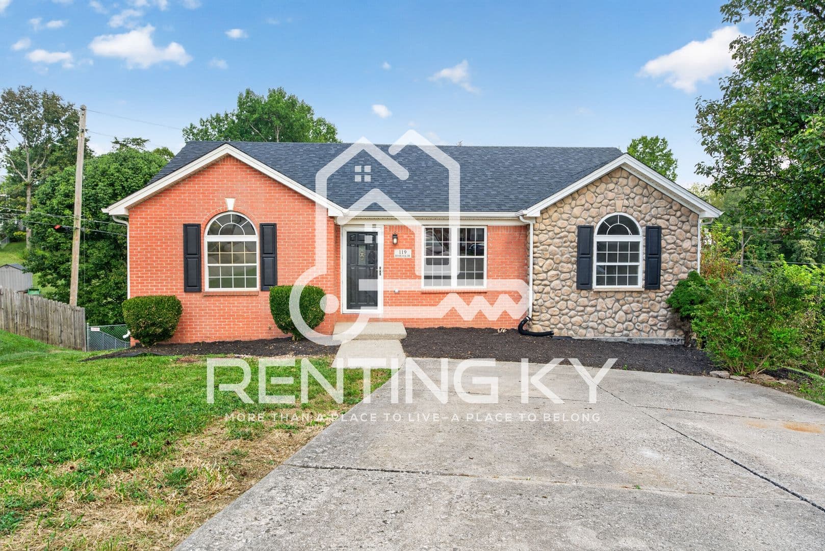 Frankfort House: 119 River Oak Drive