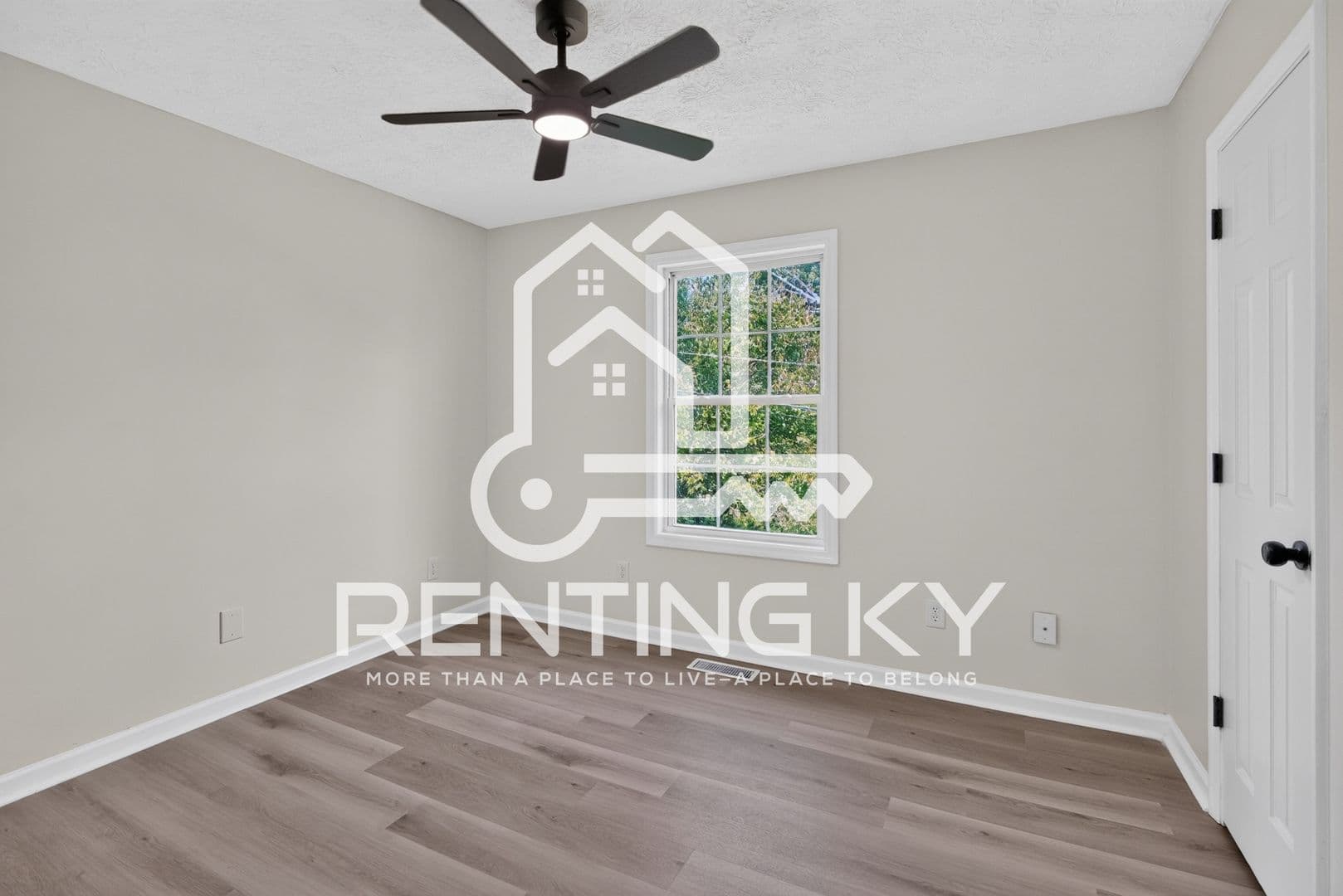 Frankfort House: 119 River Oak Drive