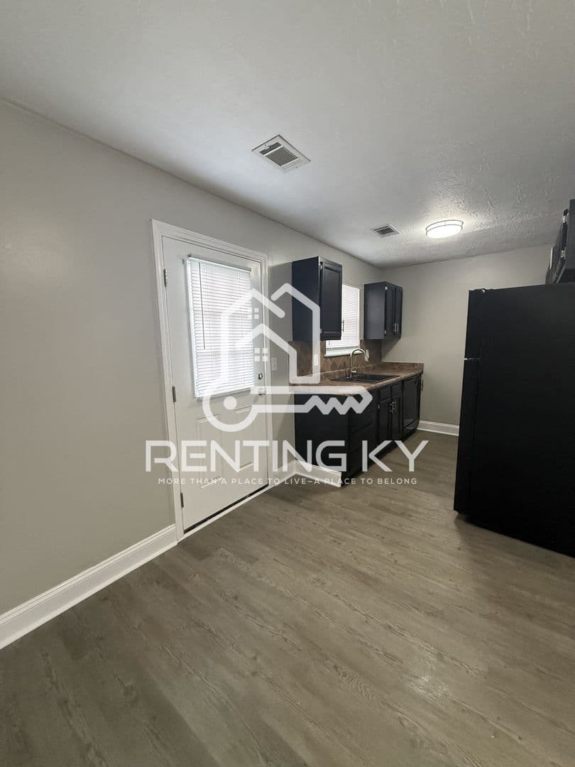 Richmond Apartment: 180 South Killarney Lane
