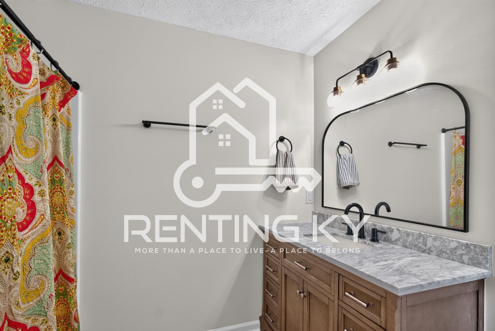Frankfort House: 119 River Oak Drive