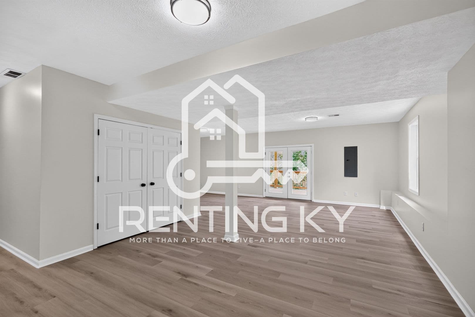 Frankfort House: 119 River Oak Drive