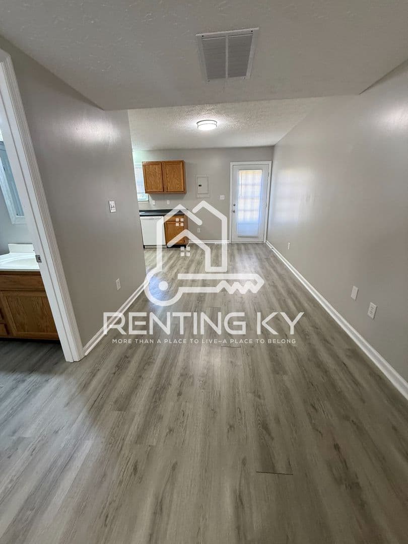 Nicholasville Townhome: 323 Peachtree Road