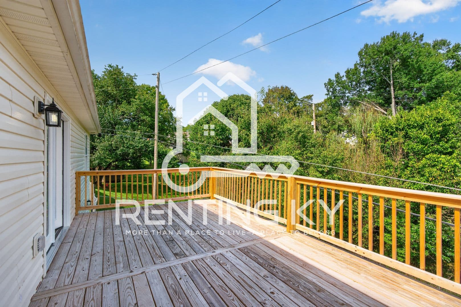 Frankfort House: 119 River Oak Drive