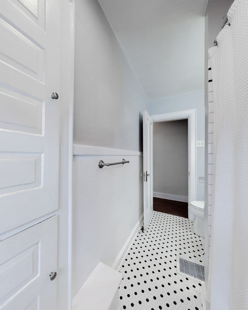 Columbus Apartment: 167-169 W California Ave