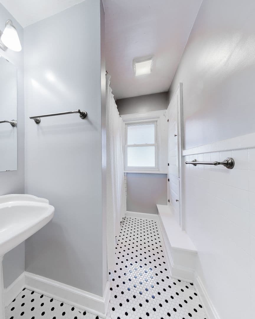 Columbus Apartment: 167-169 W California Ave