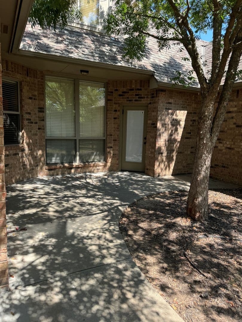 Norman House: 3216 Summit Bend