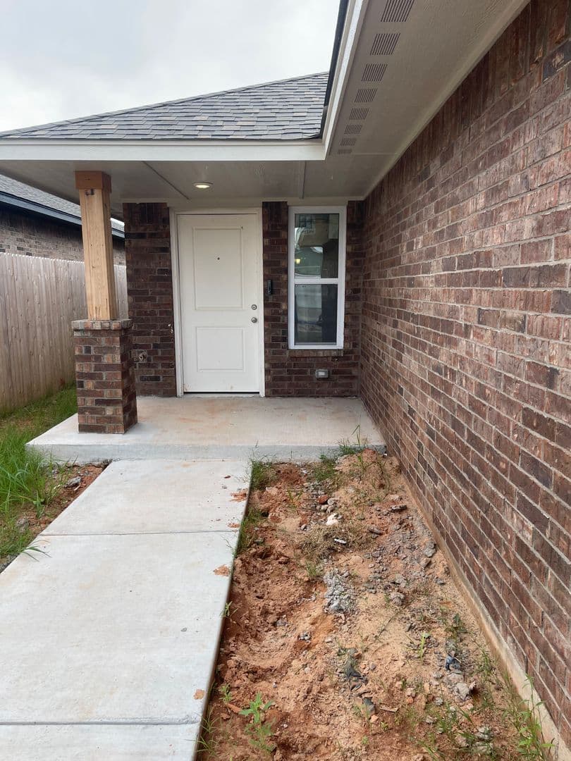 Edmond House: 2600 NW 199th St