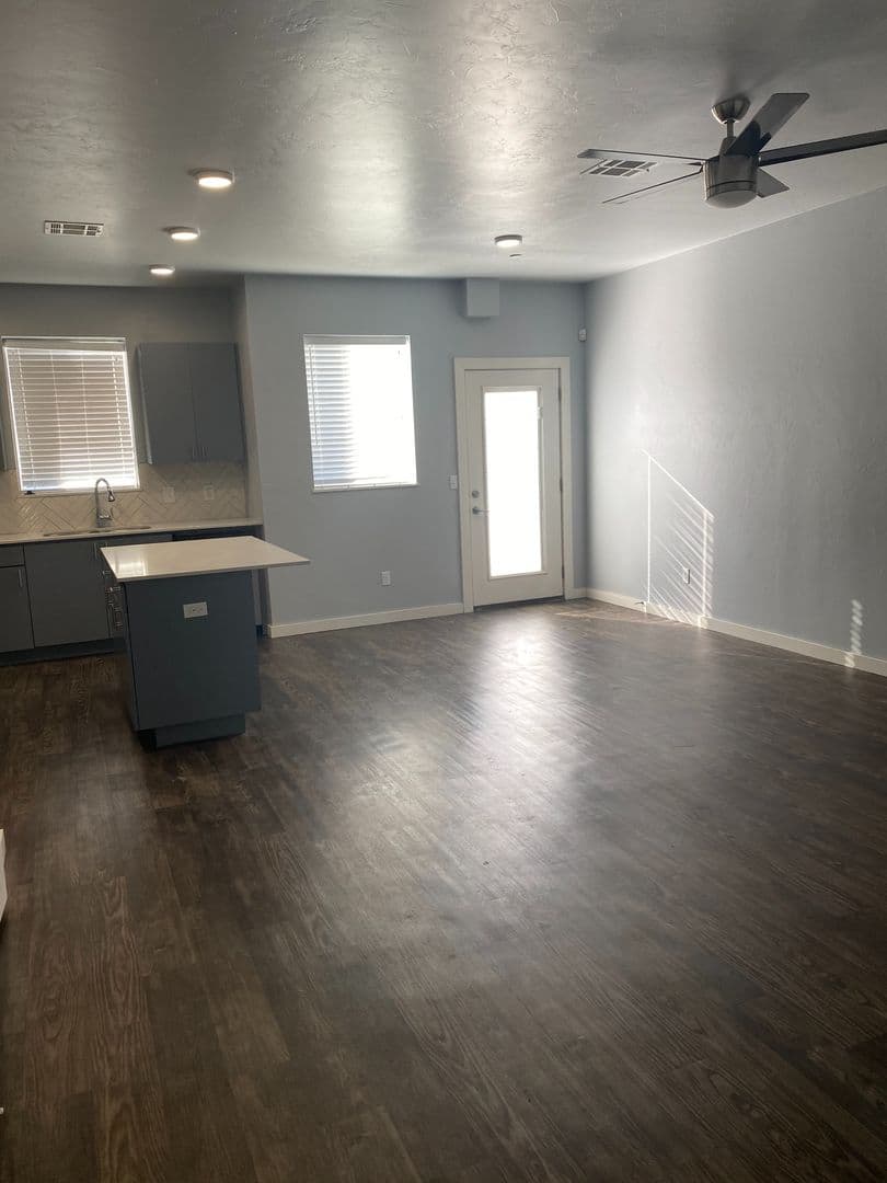 Moore House: 790 SW 14th Street