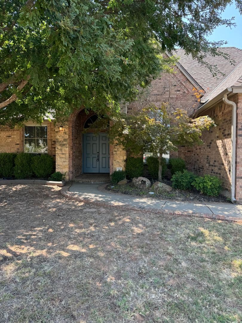 Norman House: 3216 Summit Bend