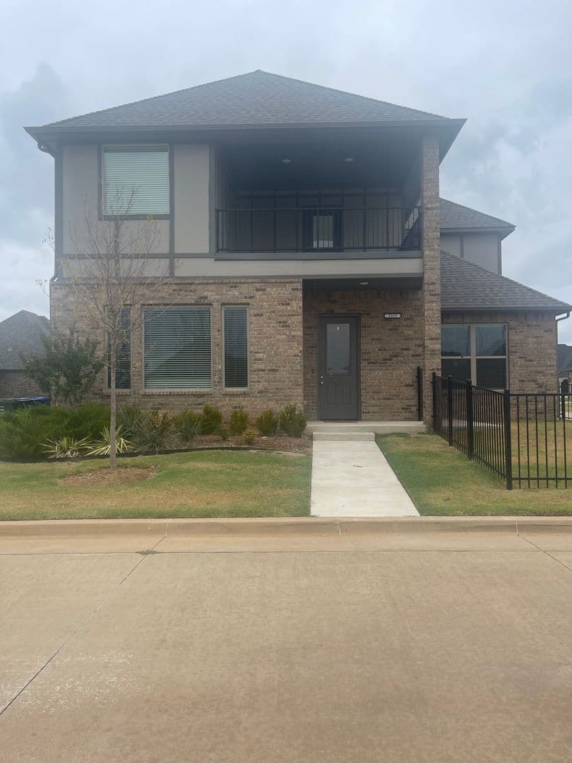 Norman House: 3325 Enclave Place