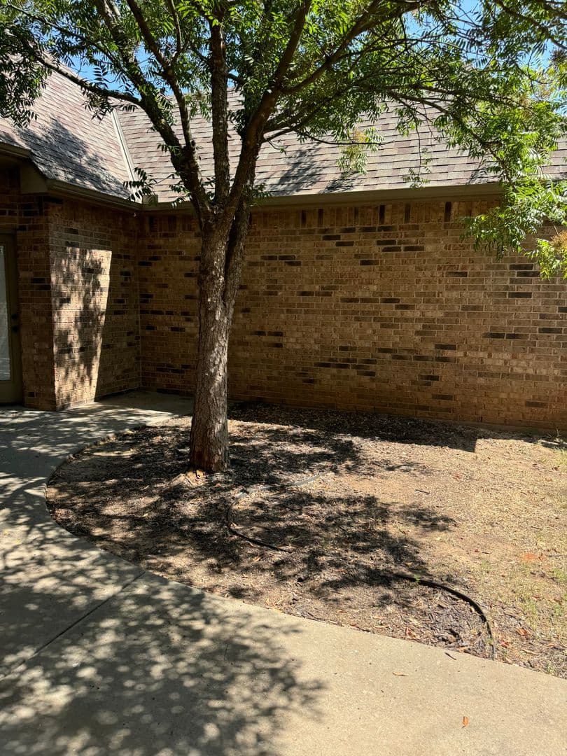 Norman House: 3216 Summit Bend