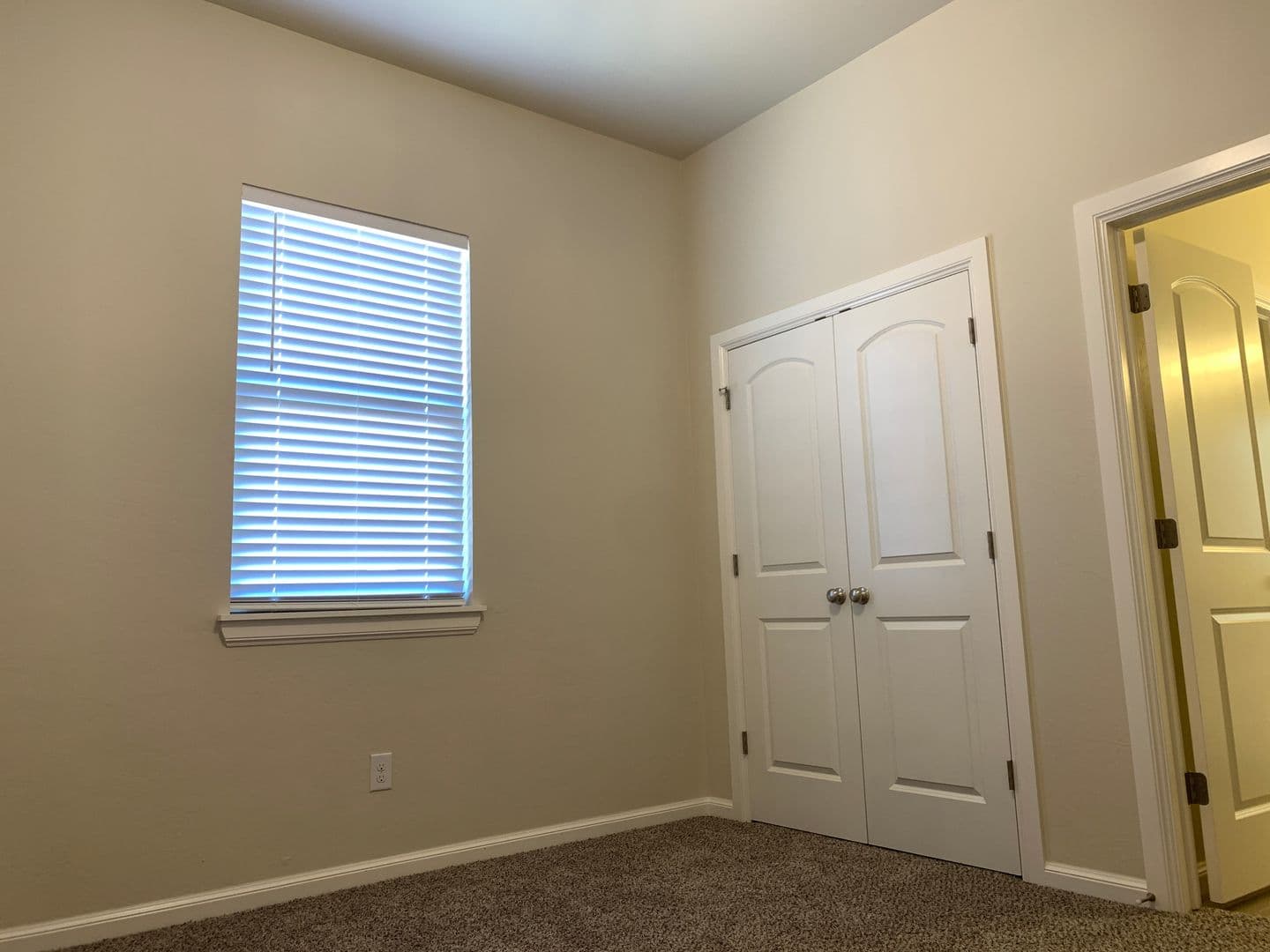 Newcastle House: 1309 Wade St