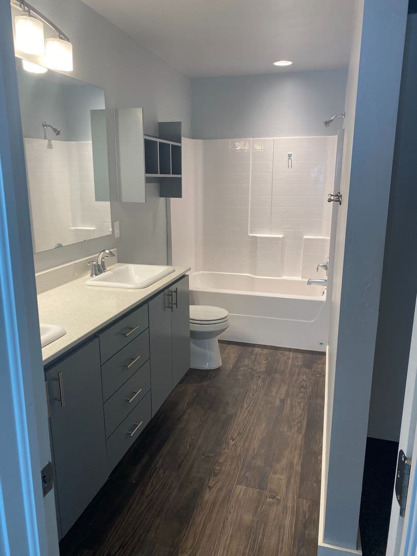 Moore House: 790 SW 14th Street