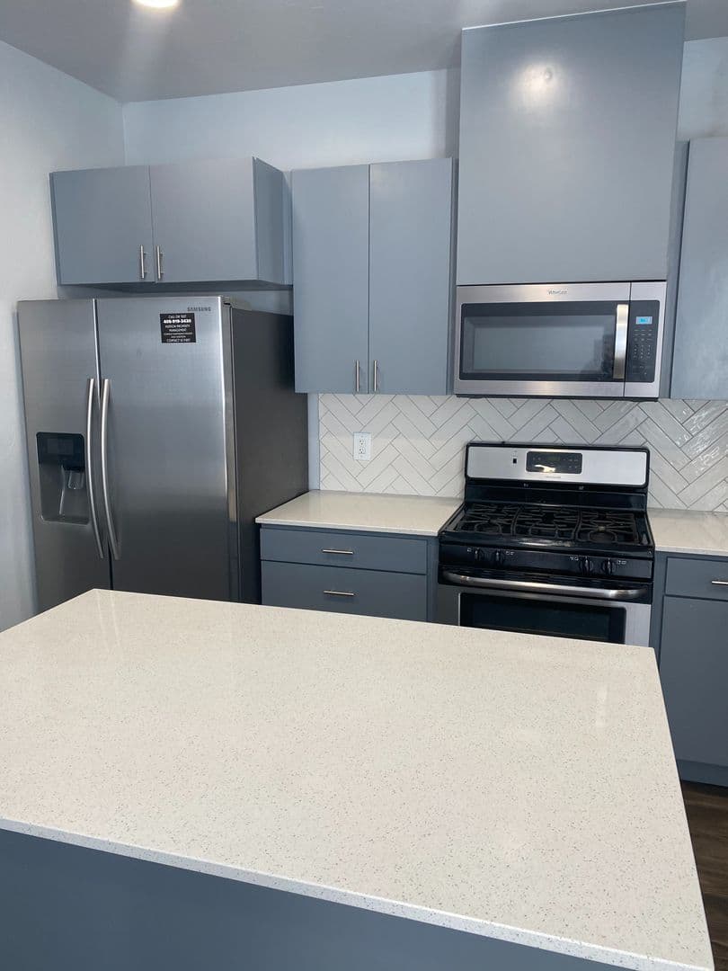 Moore House: 790 SW 14th Street