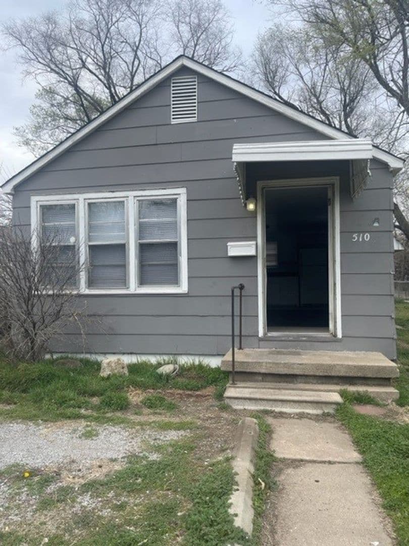 Wichita House: 510 E Kinkaid St