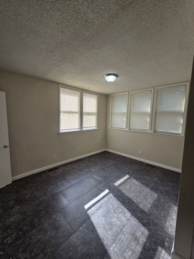 Wichita House: 1530 S Topeka Ave