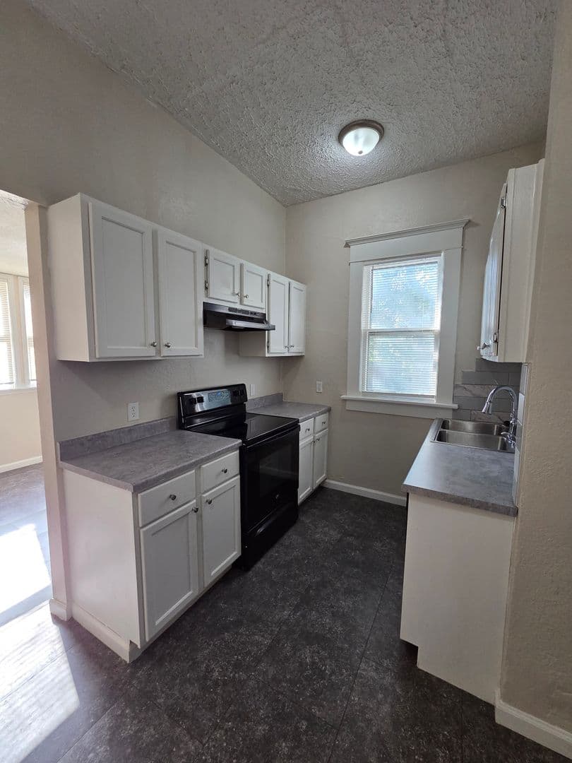 Wichita House: 1530 S Topeka Ave