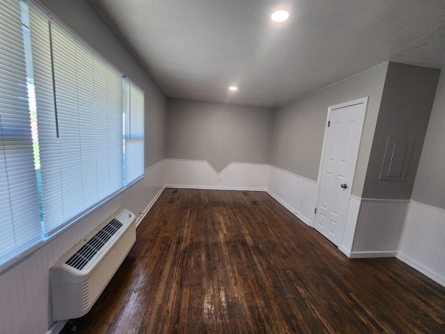 Wichita Apartment: 1640 - 1646 E Jump