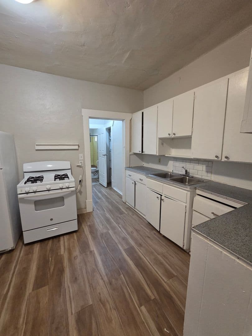 Wichita Apartment: 1933 - 1935 N Waco