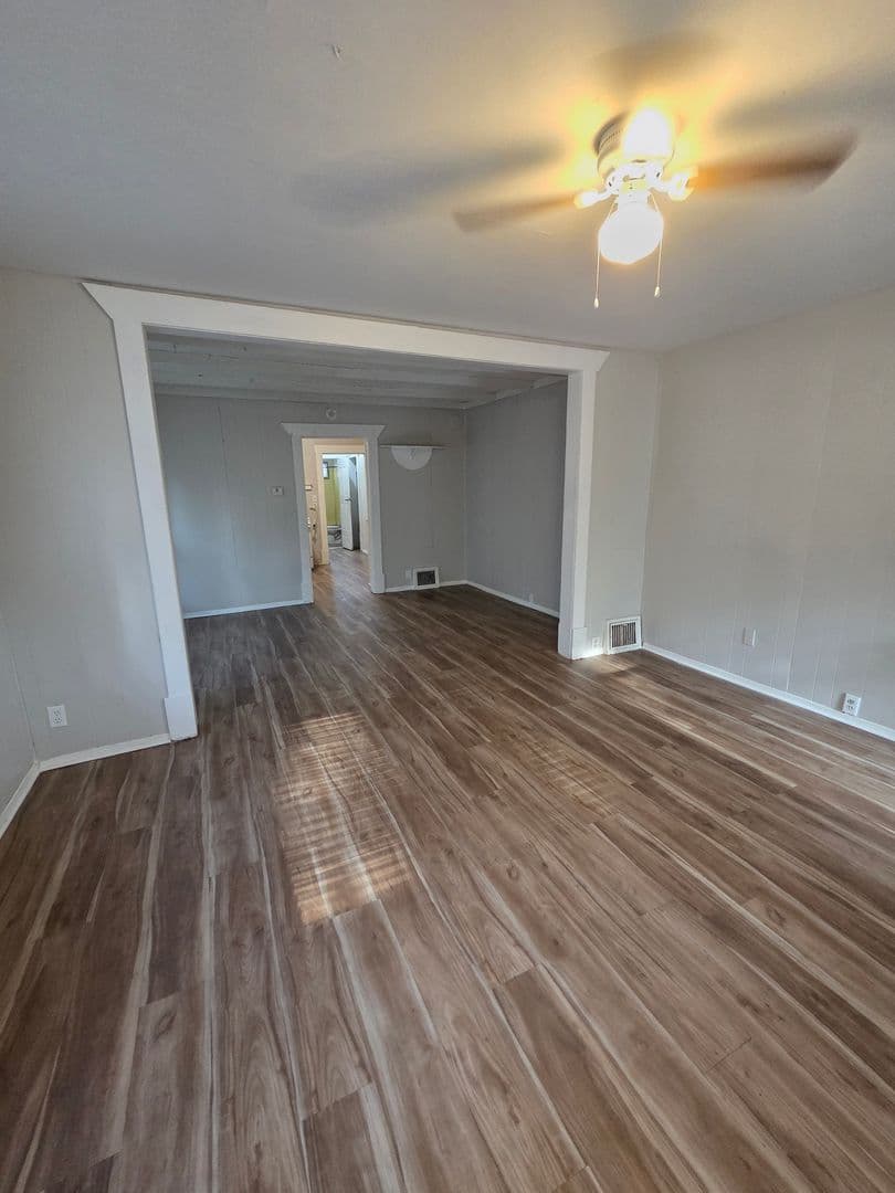 Wichita Apartment: 1933 - 1935 N Waco