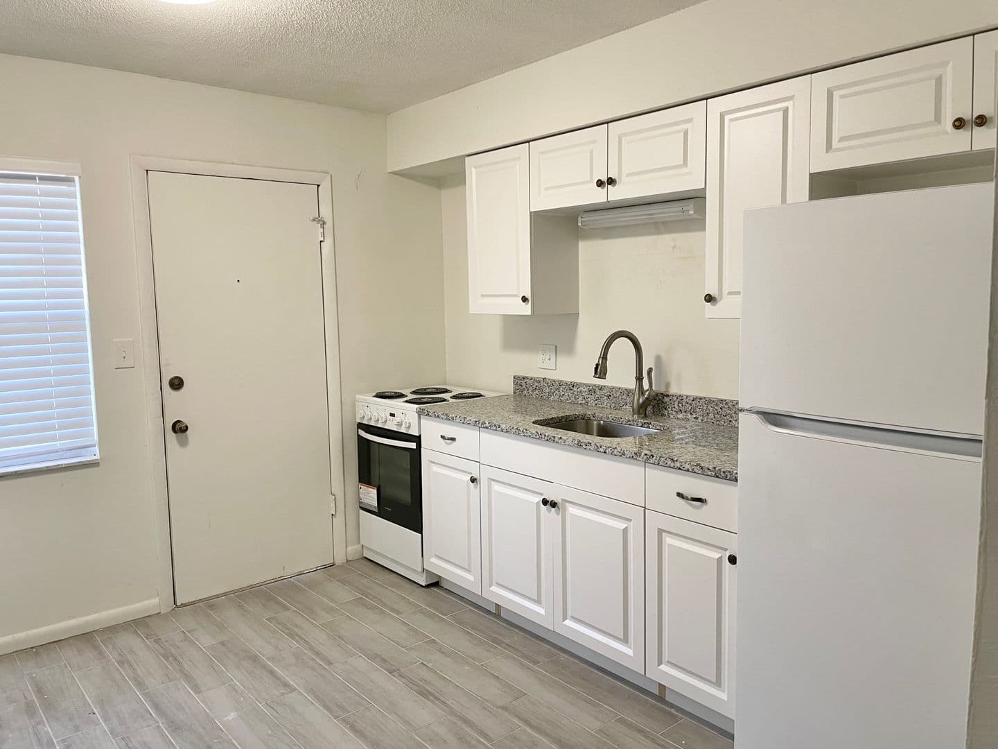 Lakeland Apartment: 605 Stella
