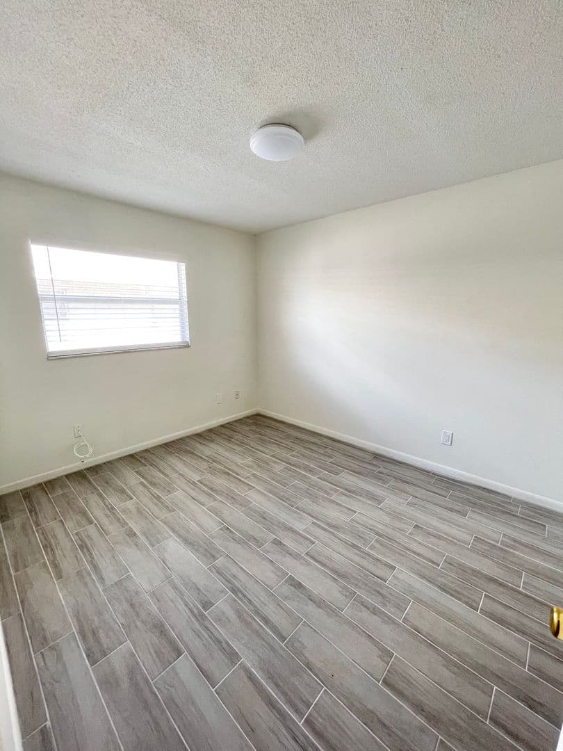 Lakeland Apartment: 605 Stella